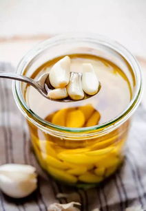 客家泡蒜是白醋还是白酒好，泡蒜用白醋还是黑醋