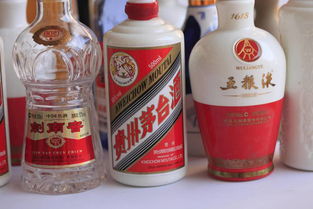 固态白酒有点甜正常吗吗能喝吗，白酒固态是什么意思