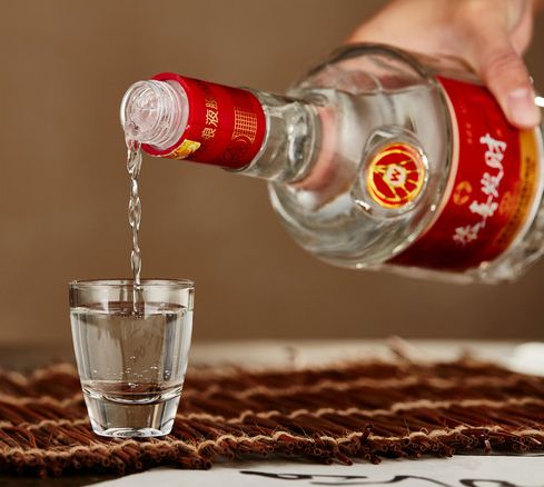 喝150ml白酒会怎样，喝白酒150ml多少水能恢复