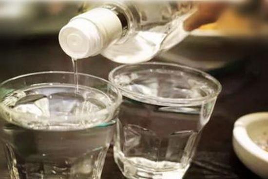 白酒小杯多少毫升，白酒小杯子一杯是几两