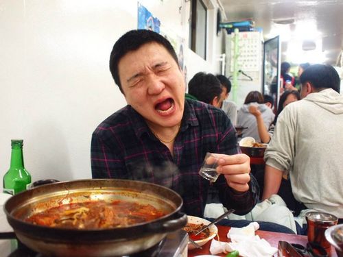 韩国男子中国旅游喝白酒视频，韩国人喝中国白酒视频