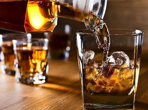 外国看中国喝白酒图片真实，外国人怎么看中国白酒