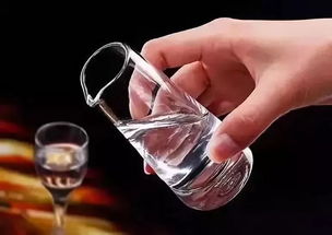 喝了半杯白酒感觉腹部疼痛怎么办，喝了一杯白酒肚子疼
