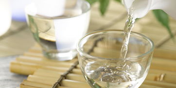 喝茶时可以喝白酒吗女生，喝了茶可以喝白酒吗