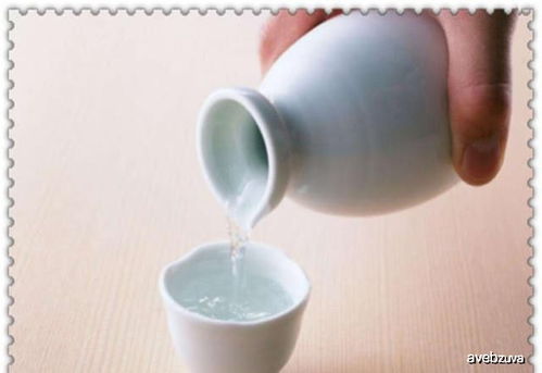 小苏打面粉白酒，白酒兑小苏打能喝吗