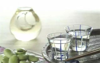 服务员喝的白酒叫什么，服务员倒白酒的规矩