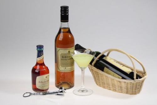 山东喝酒白酒红酒啤酒比例，白酒啤酒雪碧三种在一起有什么反应