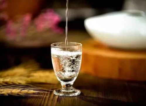 喝完白酒老是抓头怎么回事，喝完白酒老是头疼怎么办