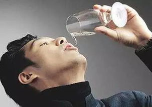 喝白酒舌头和嘴麻怎么回事，喝完白酒舌头麻木