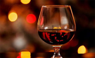 喝了红酒可以喝白酒吗?，喝完红酒可以喝白酒嘛