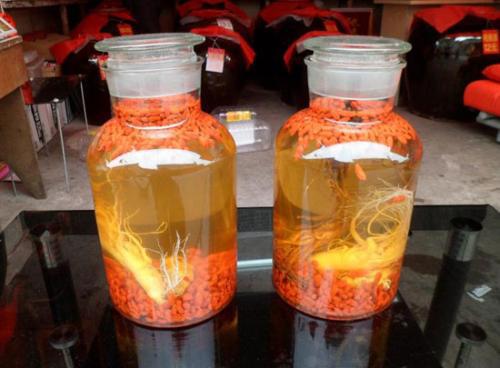 白酒里面有枸杞是什么酒，5l白酒放多少枸杞