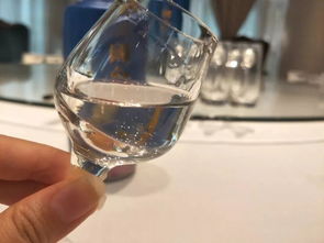 加水鉴别白酒的方法对吗，加水检验白酒