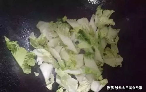 炒白菜用不用放白酒呢，炒白菜还用放水吗