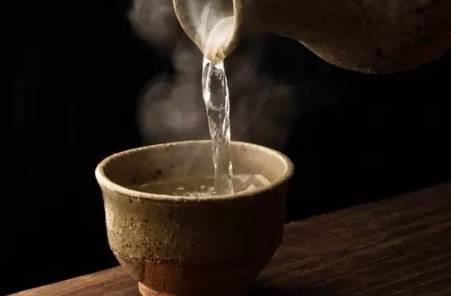 白酒凉了，白酒冷着喝