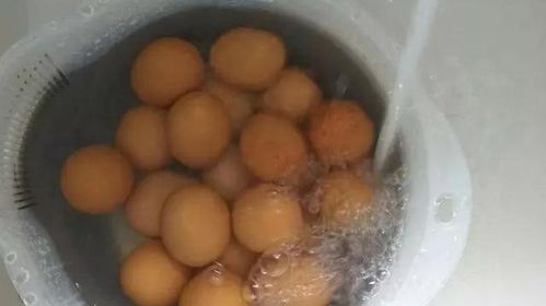 白酒沾油会坏吗，白酒滴入食用油不散