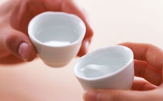 白酒融化纸杯的危害有哪些，白酒浸透纸杯