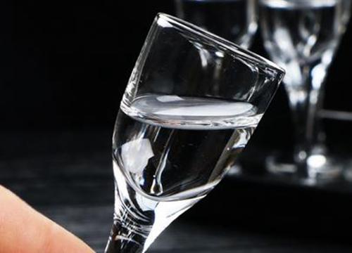 白酒品鉴对人体的影响研究论文，白酒品鉴心得体会1000字
