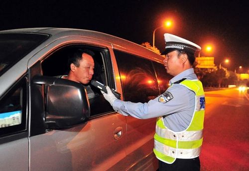 三两白酒能开车吗，三两白洒多久能开车