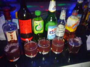 啤酒兑白酒一起喝会怎么样，啤酒和白酒混一起