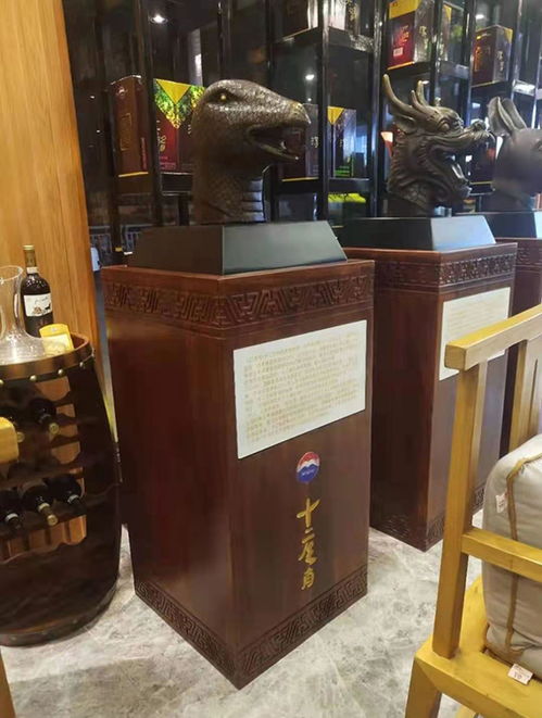 高端白酒摆件酒柜图片大全，高端白酒展示柜图片大全