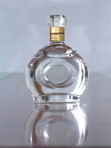 月亮形状的白酒瓶图片，月亮瓶子的洋酒