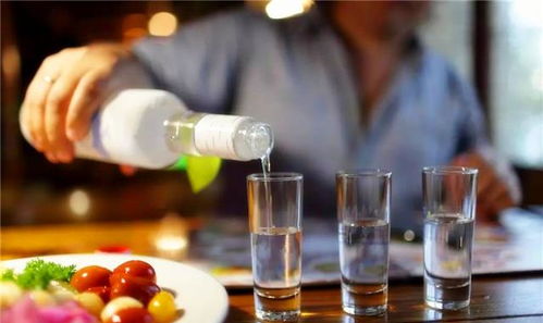 喝白酒可以调血压吗为什么，喝白酒能提升血压吗