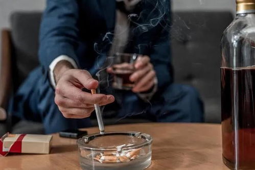 喝了七两白酒可以洗澡吗女生，喝了7两白酒
