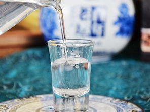 梦见买了两大瓶白酒送人什么意思，梦见买了两瓶酒准备送人是什么意思
