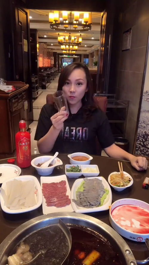 东北女人吃火锅喝白酒吗视频，北方人吃火锅
