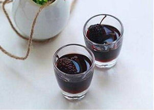 纯粮白酒泡黑豆好吗，白酒泡黑豆有什么功效?