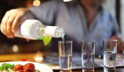 喝完白酒出现红斑，喝完白酒拉肚子是怎么回事