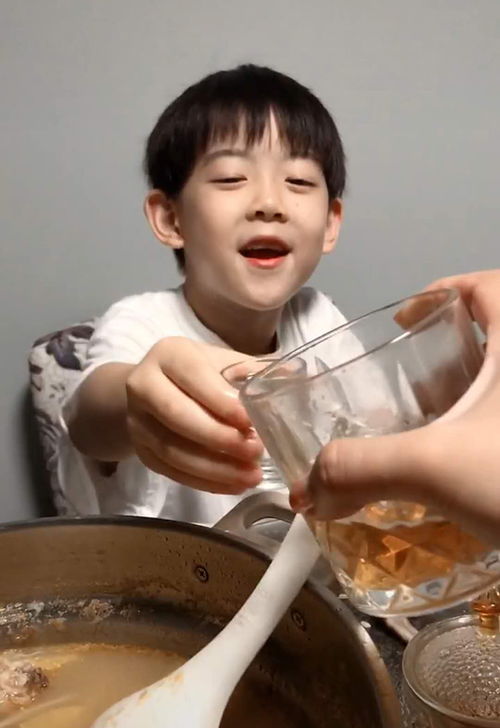 模仿喝醉酒的人说话，怼酒模仿