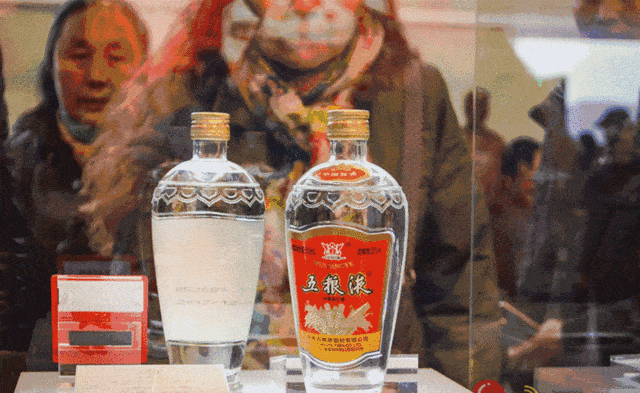 梦见别人珍藏的白酒什么意思，梦见别人拿白酒