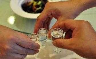 喝白酒涨体重吗，白酒长胖吗有什么危害