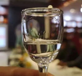 喝白酒影响痛风吗，喝白酒好还是洋酒好