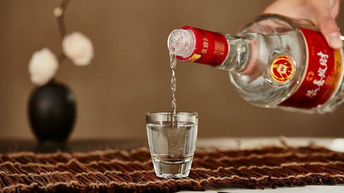 白酒怎么看是不是酒精勾兑的，怎么判断白酒是不是酒精