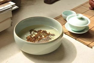 茶叶加盐泡脚有什么好处，茶叶水加盐泡脚