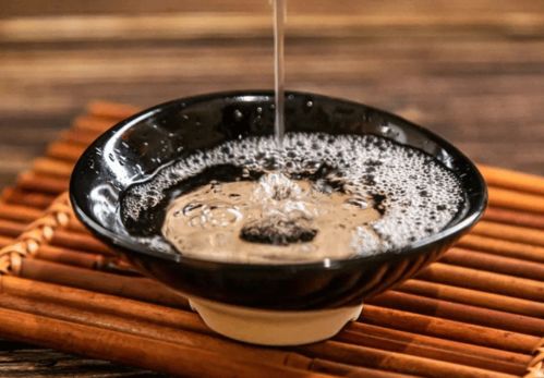 喝白酒脸发麻怎么回事，喝好酒脸发麻