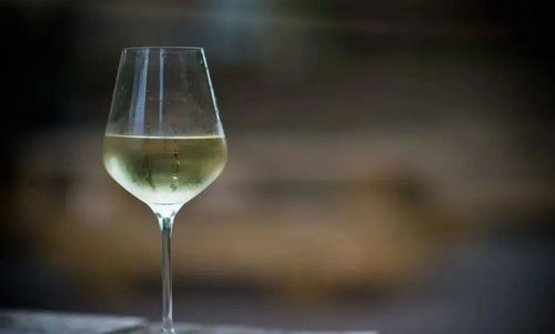 怎么辨别自酿的白酒真假，自酿白酒怎么检测合不合格