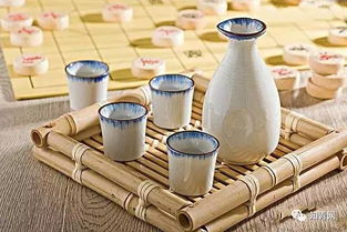 喝白酒半夜起来吐血了怎么回事，喝白酒后半夜吐
