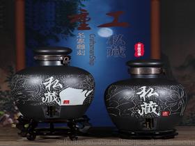 白酒整缸照片真实图片，白酒缸用怎样盖才好