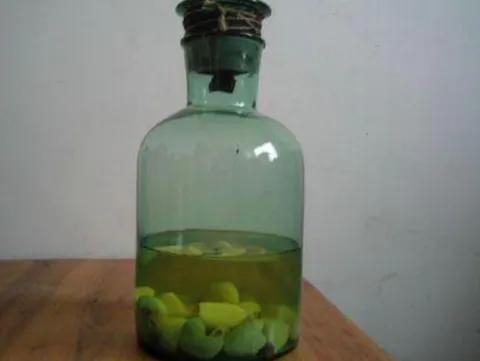 白酒有大蒜味吗能喝吗，白酒有馊味能喝吗