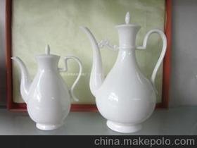 白瓷白酒酒具图片，白瓷酒瓶是什么材质?