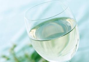 白酒冰糖引子的功效与作用及禁忌，冰糖 白酒