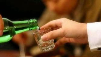 为什么不建议白酒混着喝呢，为什么白酒不能掺啤酒喝