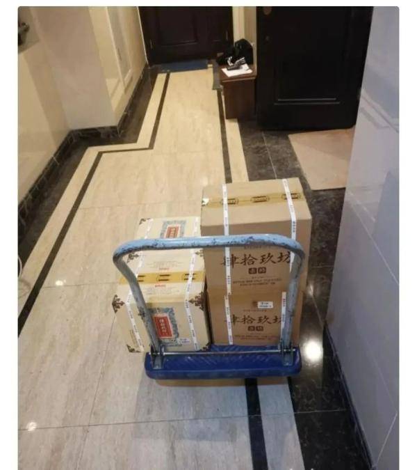 南宁在家存放白酒柜的地方，家庭白酒储酒柜
