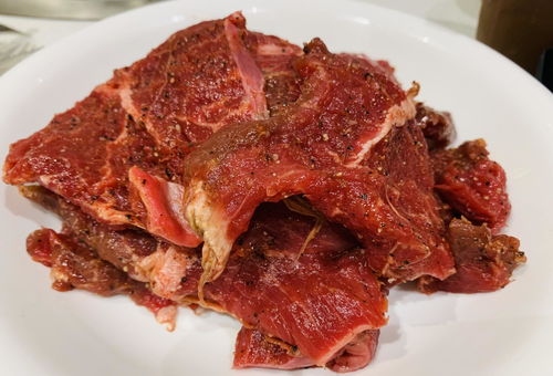 网红牛肉哥白酒图片，牛肉哥99元6瓶红酒