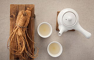人参可以和白酒同吃吗百度，人参配白酒