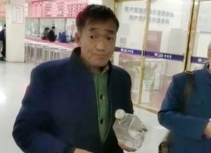 安徽男子携带白酒进站检查视频，带白酒进动车站有没要求