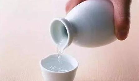 白酒中的苦涩怎样解决问题，白酒中苦味产生的原因和处理方法